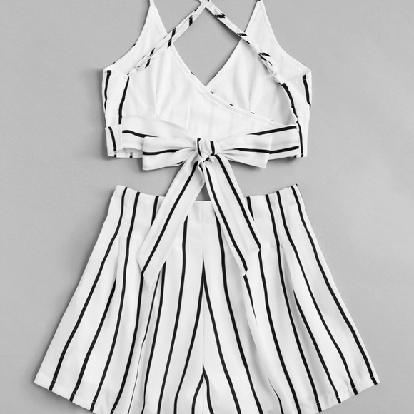 ~HP~ Stripe bow tie crop top and shorts - Picture 2 of 6